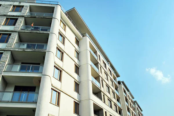 Modern, lüks apartman binası..