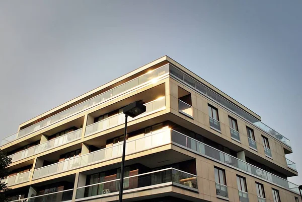 Modern, lüks apartman binası..