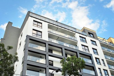  Modern, lüks apartman binası.