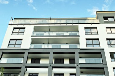  Modern, lüks apartman binası.