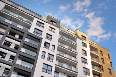  Modern, lüks apartman binası.
