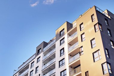  Modern, lüks apartman binası.