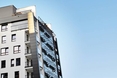  Modern, lüks apartman binası.