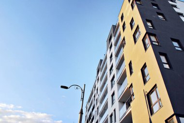  Modern, lüks apartman binası.