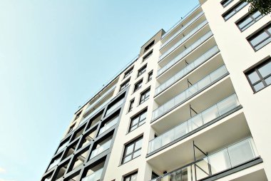  Modern, lüks apartman binası.