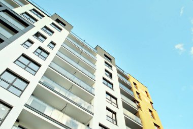  Modern, lüks apartman binası.