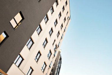  Modern, lüks apartman binası.