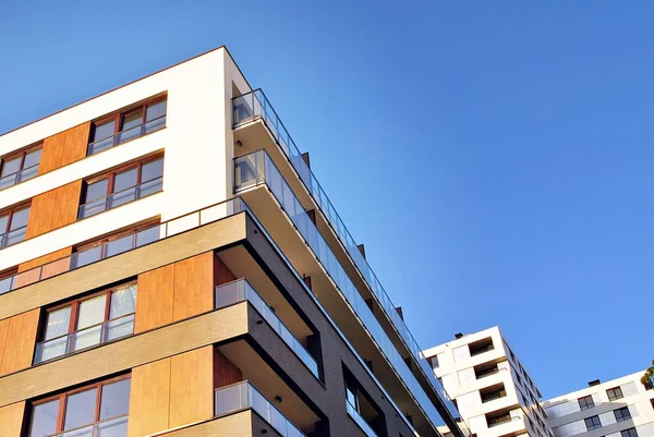  Modern, lüks apartman binası.