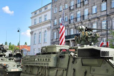 Varşova'daki askeri geçit töreni