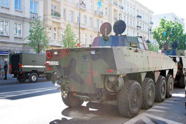 Varşova'daki askeri geçit töreni