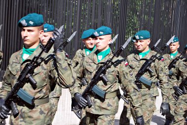 Varşova'daki askeri geçit töreni