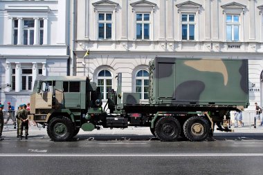 Varşova'daki askeri geçit töreni