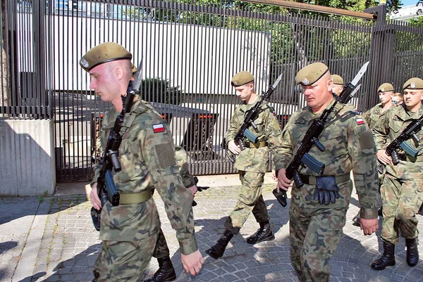 Militaire parade in Warschau — Stockfoto