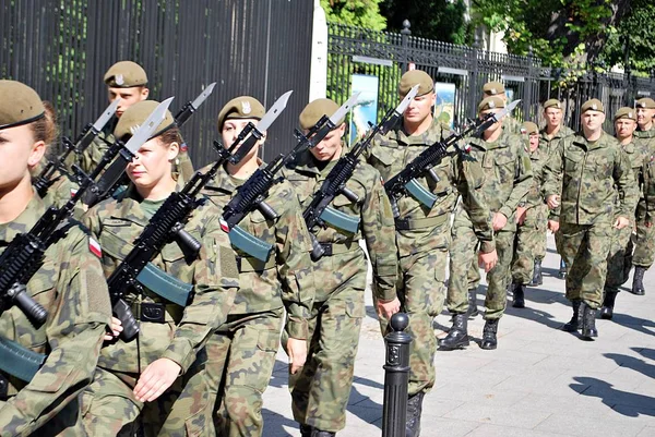 Militaire parade in Warschau — Stockfoto