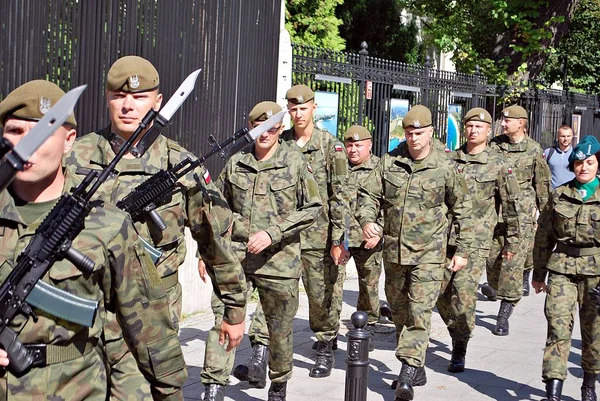 Militaire parade in Warschau — Stockfoto