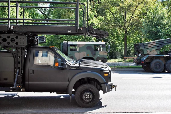 Varşova'daki askeri geçit töreni