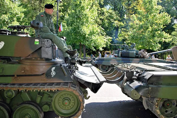 Varşova'daki askeri geçit töreni