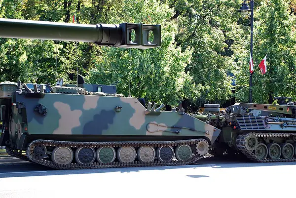 Varşova'daki askeri geçit töreni