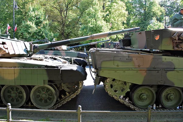 Varşova'daki askeri geçit töreni