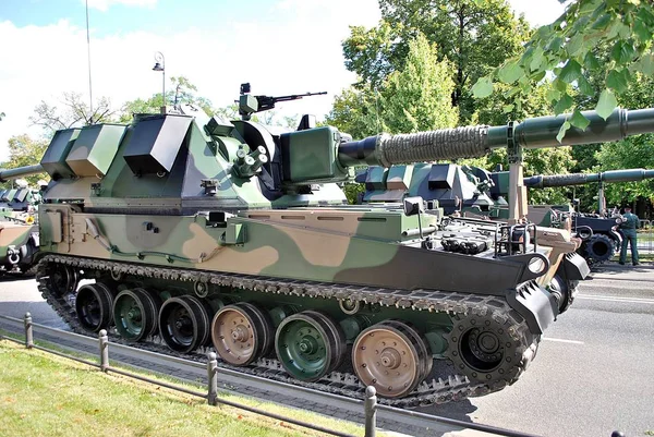 Varşova'daki askeri geçit töreni