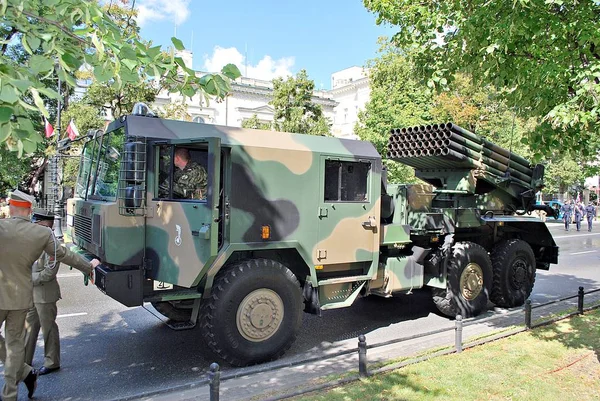 Varşova'daki askeri geçit töreni