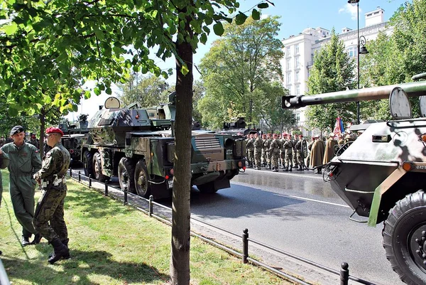 Varşova'daki askeri geçit töreni