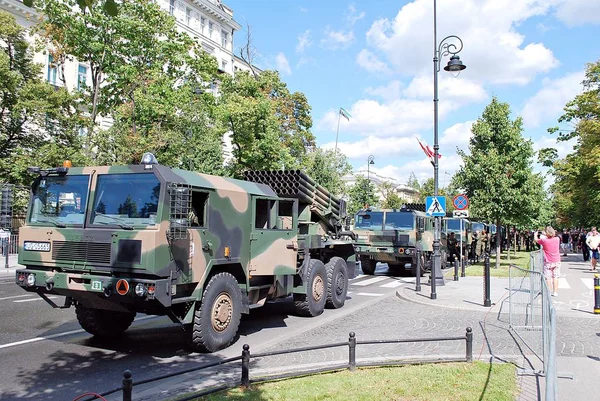 Varşova'daki askeri geçit töreni