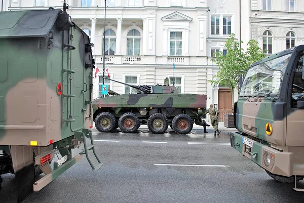 Varşova'daki askeri geçit töreni