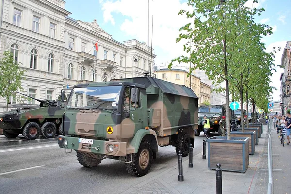 Varşova'daki askeri geçit töreni