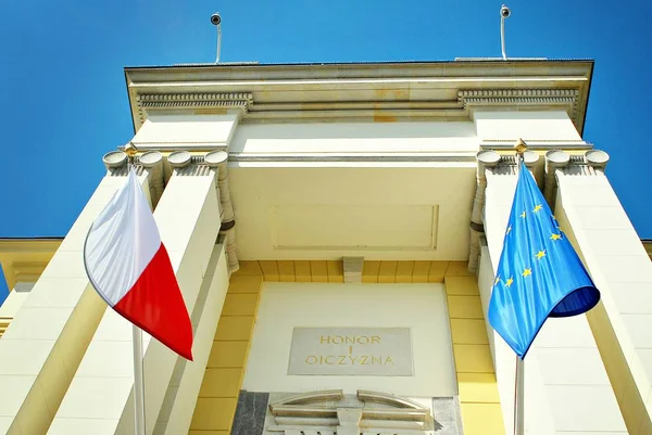 Bandera de la Unión Europea y bandera polaca . —  Fotos de Stock