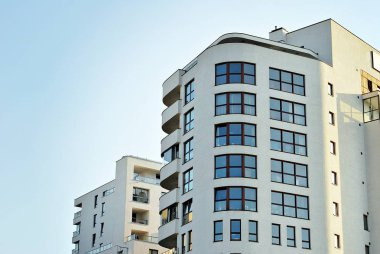  Modern, lüks apartman binası.