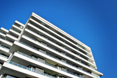  Modern, lüks apartman binası.