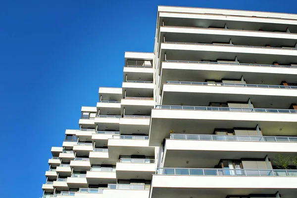  Modern, lüks apartman binası.