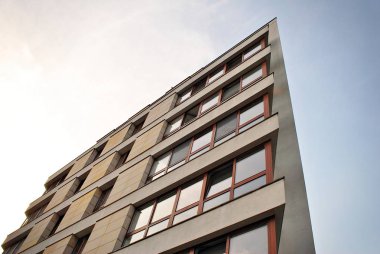  Modern, lüks apartman binası.