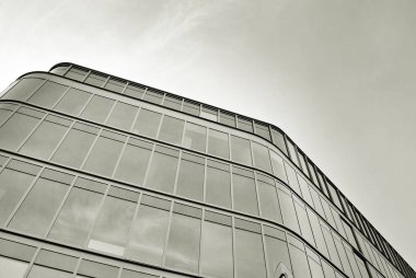 Modern ofis binası. Siyah ve beyaz.