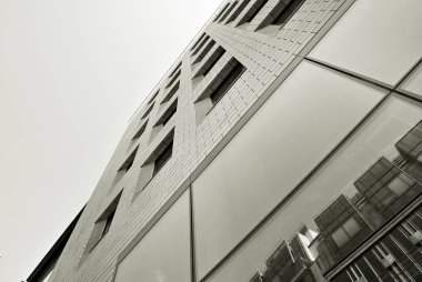 Modern ofis binası. Siyah ve beyaz.