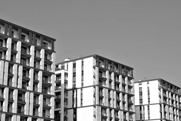 Moderna, lyxiga lägenhet Building.Black och vit. — Stockfoto