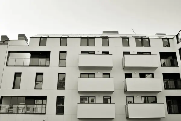 Modern, lüks daire Building.Black ve beyaz. — Stok fotoğraf