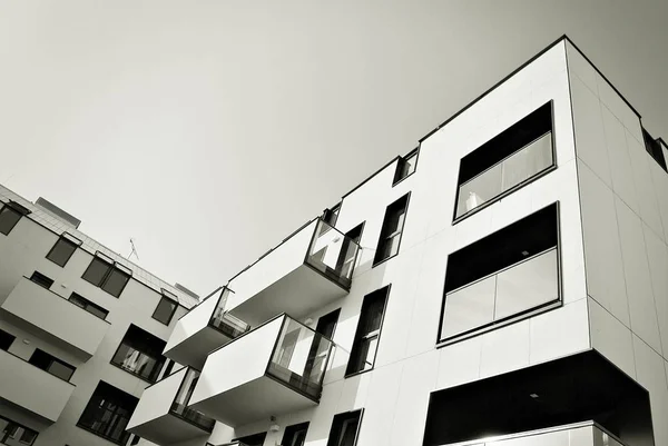 Μοντέρνο, πολυτελές διαμέρισμα Building.Black και λευκό. — Φωτογραφία Αρχείου