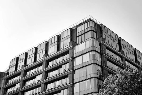 Modern office building.Black and white. — Stock Photo, Image