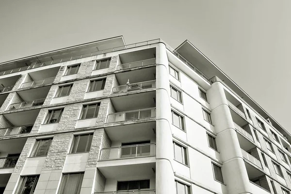 Moderno, Apartamento de luxo Building.Black e branco . — Fotografia de Stock