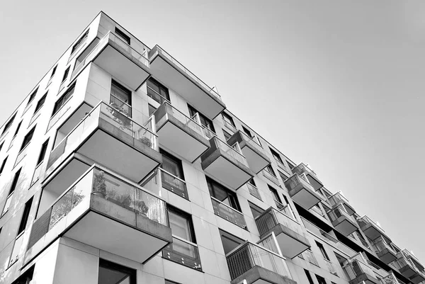 Μοντέρνο, πολυτελές διαμέρισμα Building.Black και λευκό. — Φωτογραφία Αρχείου