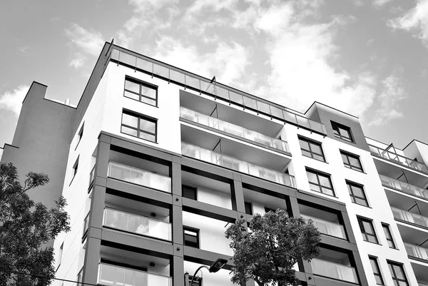 Modern, Luxury Apartment Building.Black and white. — Stock Photo, Image