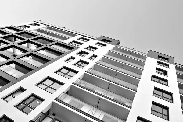 Сучасні, розкішні апартаменти з Building.Black і white. — стокове фото