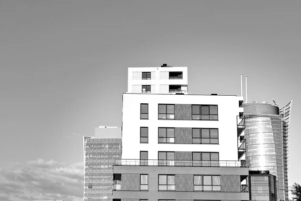 Nowoczesny, luksusowy apartament Building.Black i biały. — Zdjęcie stockowe