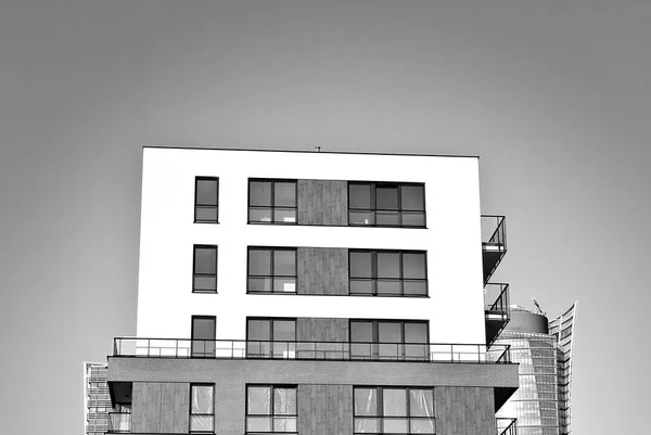 Μοντέρνο, πολυτελές διαμέρισμα Building.Black και λευκό. — Φωτογραφία Αρχείου