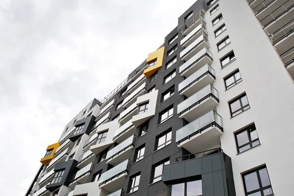  Modern, lüks apartman binası.