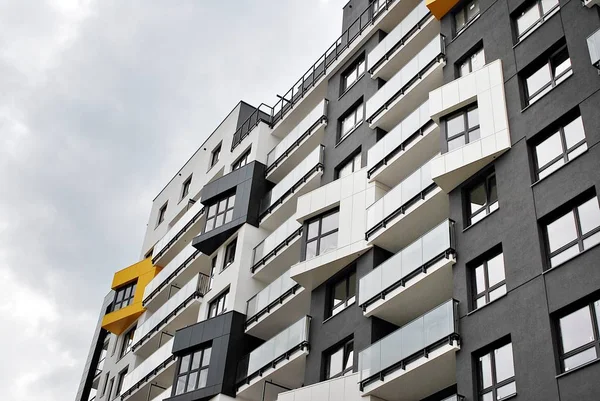  Modern, lüks apartman binası.