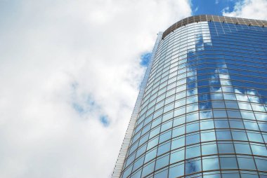 Modern ofis binası. Modern binanın mimari detaylar