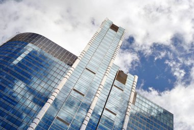 Modern ofis binası. Modern binanın mimari detaylar